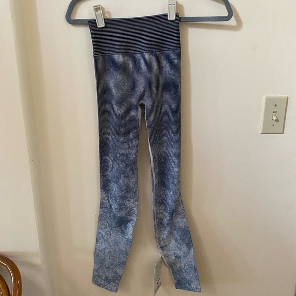 LULULEMON EBB TO TRAIN TIGHT LEGGINGS WASH TIE DYE MARBLE STRIPES NAVY BLUE NWT - Picture 6 of 12